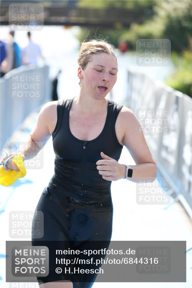 25.08.2024 - Elbe Triathlon Hamburg H.Heesch http://msf.ph/oto/6844316 25.08.2024 14:40:43 Schwimmen  meine-sportfotos.de
