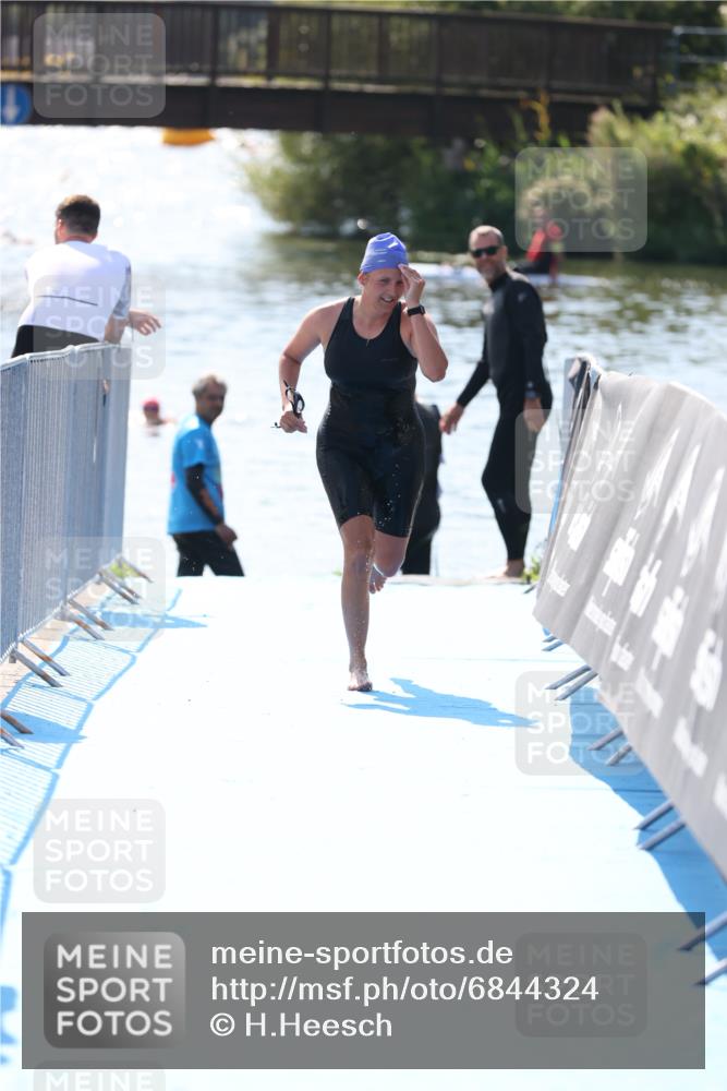 25.08.2024 - Elbe Triathlon Hamburg H.Heesch http://msf.ph/oto/6844324 25.08.2024 14:41:37 Schwimmen  meine-sportfotos.de