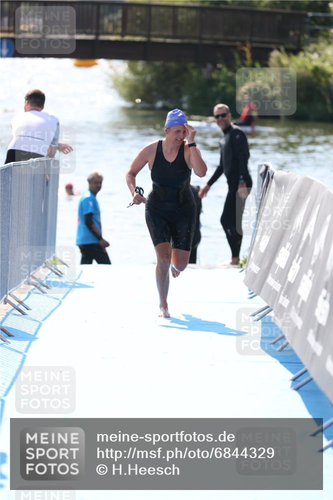 25.08.2024 - Elbe Triathlon Hamburg H.Heesch http://msf.ph/oto/6844329 25.08.2024 14:41:37 Schwimmen  meine-sportfotos.de