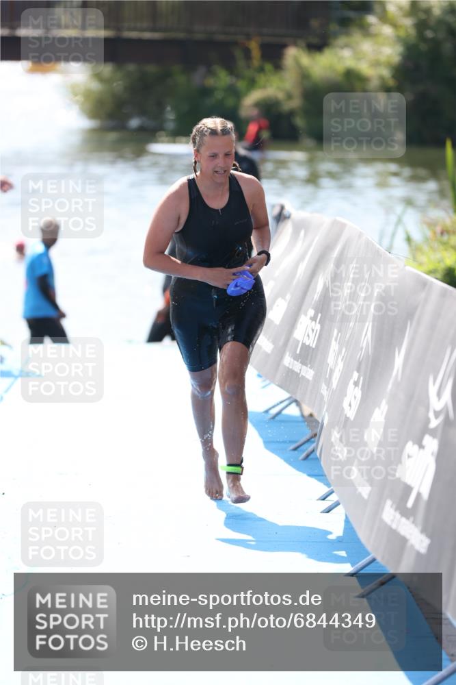 25.08.2024 - Elbe Triathlon Hamburg H.Heesch http://msf.ph/oto/6844349 25.08.2024 14:41:39 Schwimmen  meine-sportfotos.de