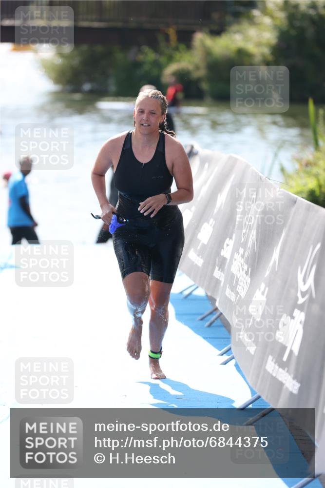 25.08.2024 - Elbe Triathlon Hamburg H.Heesch http://msf.ph/oto/6844375 25.08.2024 14:41:39 Schwimmen  meine-sportfotos.de