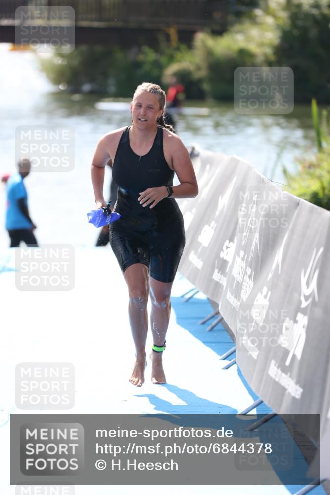 25.08.2024 - Elbe Triathlon Hamburg H.Heesch http://msf.ph/oto/6844378 25.08.2024 14:41:39 Schwimmen  meine-sportfotos.de