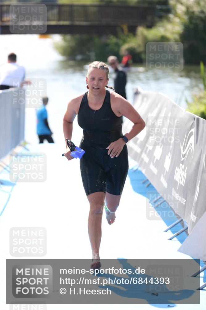25.08.2024 - Elbe Triathlon Hamburg H.Heesch http://msf.ph/oto/6844393 25.08.2024 14:41:40 Schwimmen  meine-sportfotos.de