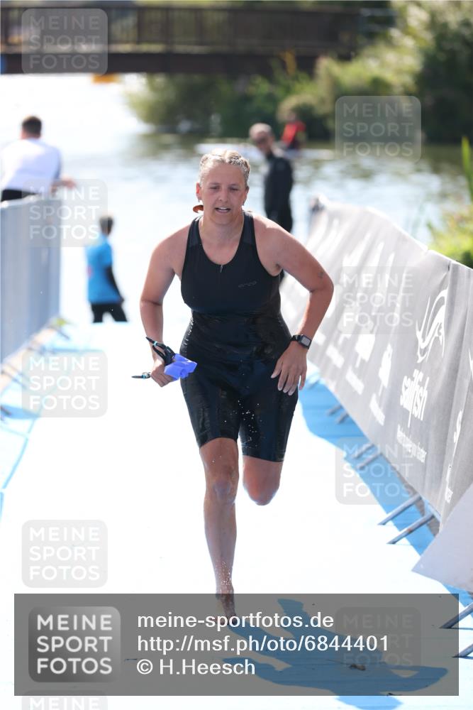 25.08.2024 - Elbe Triathlon Hamburg H.Heesch http://msf.ph/oto/6844401 25.08.2024 14:41:40 Schwimmen  meine-sportfotos.de