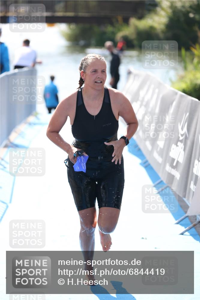 25.08.2024 - Elbe Triathlon Hamburg H.Heesch http://msf.ph/oto/6844419 25.08.2024 14:41:41 Schwimmen  meine-sportfotos.de