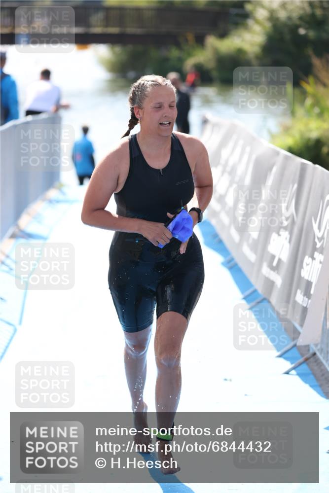 25.08.2024 - Elbe Triathlon Hamburg H.Heesch http://msf.ph/oto/6844432 25.08.2024 14:41:41 Schwimmen  meine-sportfotos.de