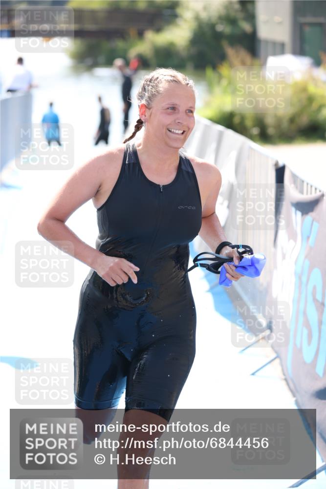25.08.2024 - Elbe Triathlon Hamburg H.Heesch http://msf.ph/oto/6844456 25.08.2024 14:41:41 Schwimmen  meine-sportfotos.de