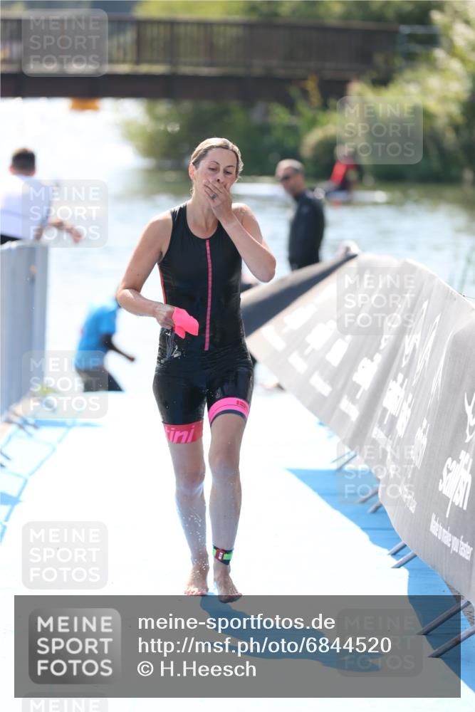 25.08.2024 - Elbe Triathlon Hamburg H.Heesch http://msf.ph/oto/6844520 25.08.2024 14:42:02 Schwimmen  meine-sportfotos.de
