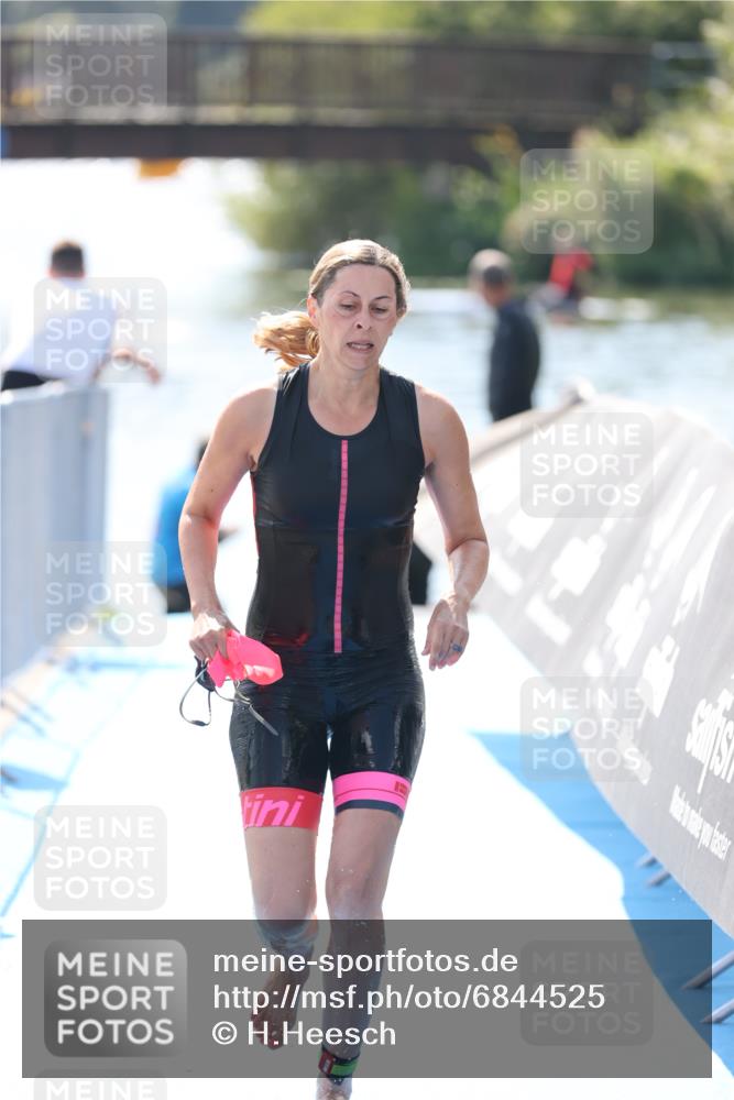 25.08.2024 - Elbe Triathlon Hamburg H.Heesch http://msf.ph/oto/6844525 25.08.2024 14:42:03 Schwimmen  meine-sportfotos.de