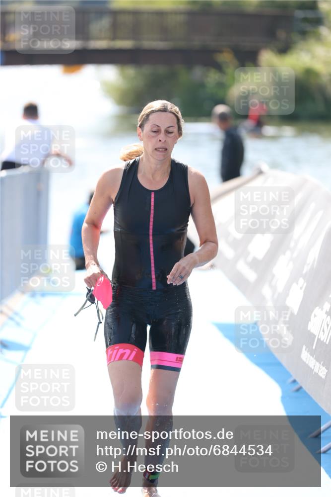 25.08.2024 - Elbe Triathlon Hamburg H.Heesch http://msf.ph/oto/6844534 25.08.2024 14:42:03 Schwimmen  meine-sportfotos.de