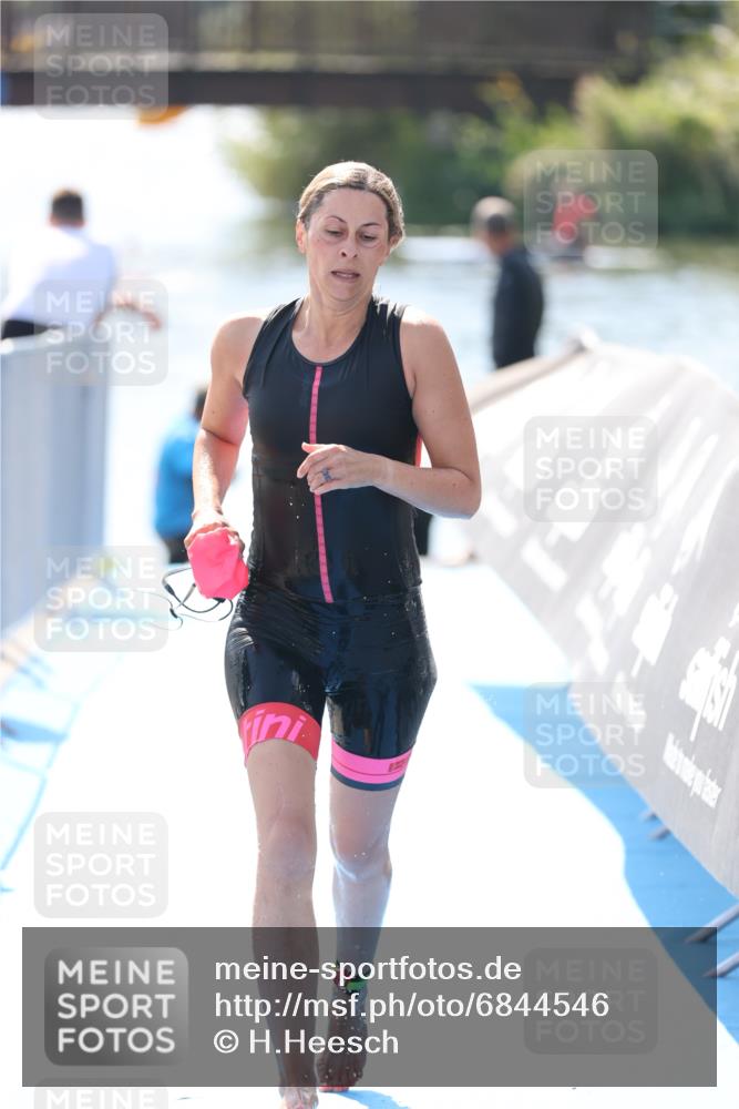 25.08.2024 - Elbe Triathlon Hamburg H.Heesch http://msf.ph/oto/6844546 25.08.2024 14:42:03 Schwimmen  meine-sportfotos.de