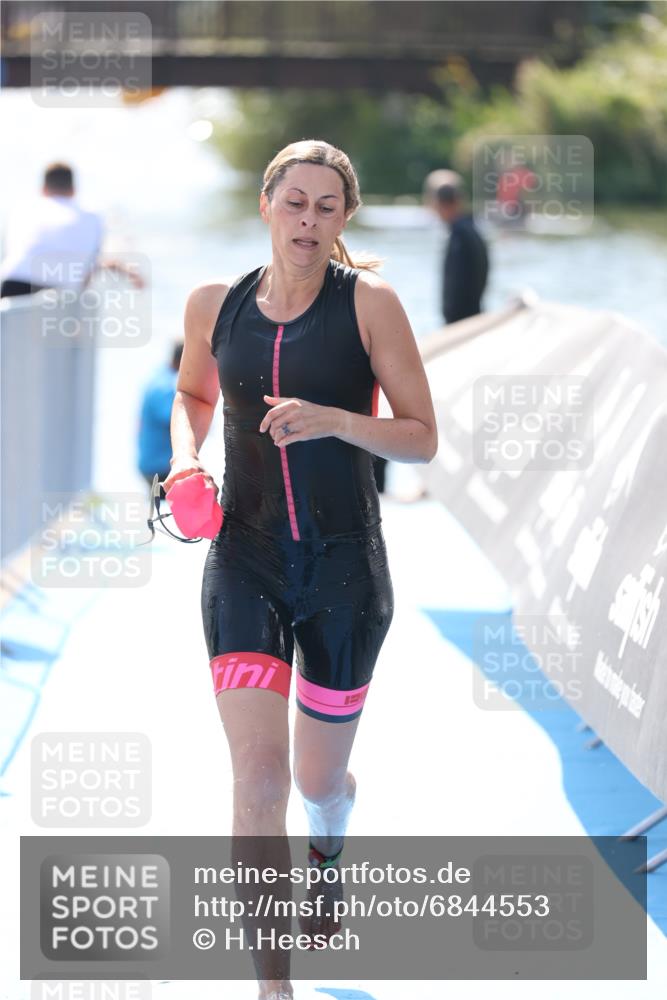 25.08.2024 - Elbe Triathlon Hamburg H.Heesch http://msf.ph/oto/6844553 25.08.2024 14:42:03 Schwimmen  meine-sportfotos.de