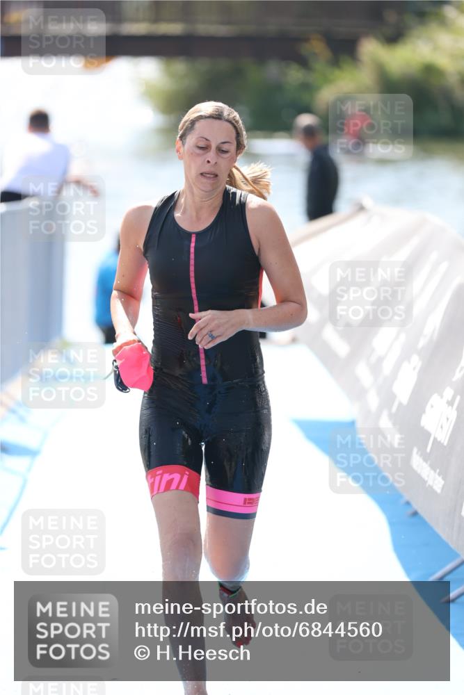 25.08.2024 - Elbe Triathlon Hamburg H.Heesch http://msf.ph/oto/6844560 25.08.2024 14:42:03 Schwimmen  meine-sportfotos.de