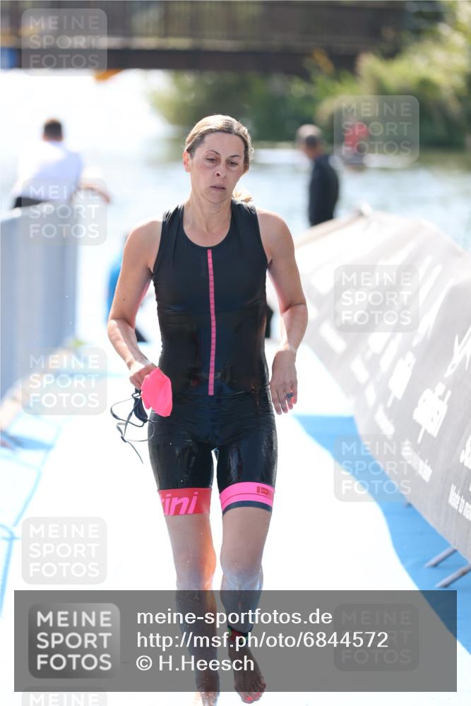 25.08.2024 - Elbe Triathlon Hamburg H.Heesch http://msf.ph/oto/6844572 25.08.2024 14:42:03 Schwimmen  meine-sportfotos.de