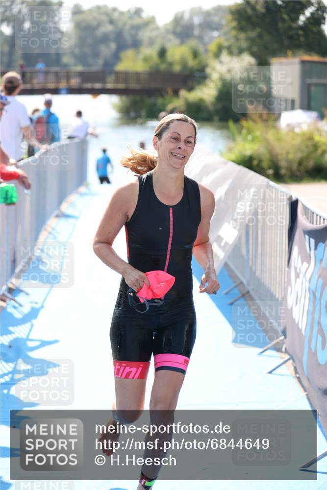 25.08.2024 - Elbe Triathlon Hamburg H.Heesch http://msf.ph/oto/6844649 25.08.2024 14:42:05 Schwimmen  meine-sportfotos.de