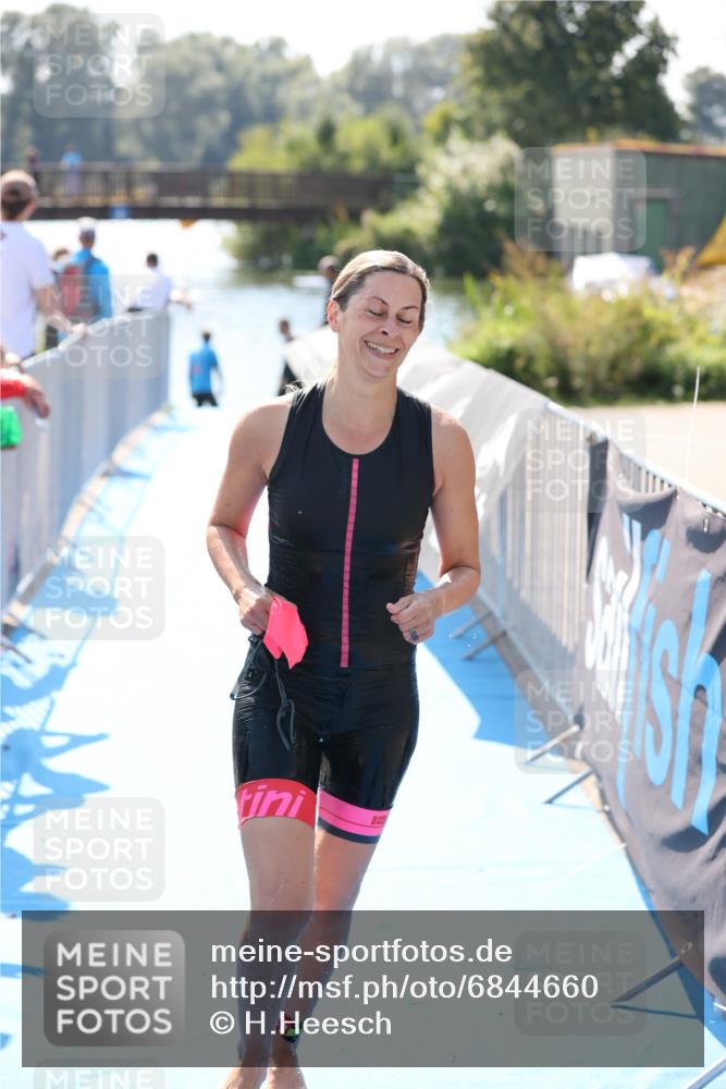25.08.2024 - Elbe Triathlon Hamburg H.Heesch http://msf.ph/oto/6844660 25.08.2024 14:42:05 Schwimmen  meine-sportfotos.de