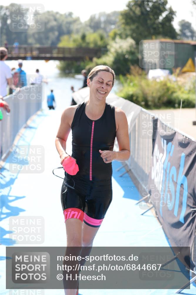 25.08.2024 - Elbe Triathlon Hamburg H.Heesch http://msf.ph/oto/6844667 25.08.2024 14:42:05 Schwimmen  meine-sportfotos.de