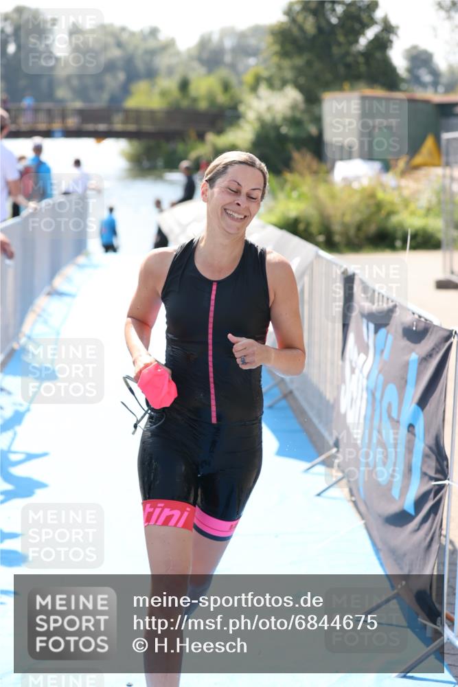 25.08.2024 - Elbe Triathlon Hamburg H.Heesch http://msf.ph/oto/6844675 25.08.2024 14:42:05 Schwimmen  meine-sportfotos.de