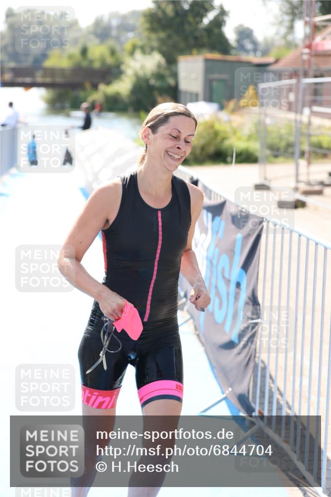 25.08.2024 - Elbe Triathlon Hamburg H.Heesch http://msf.ph/oto/6844704 25.08.2024 14:42:05 Schwimmen  meine-sportfotos.de