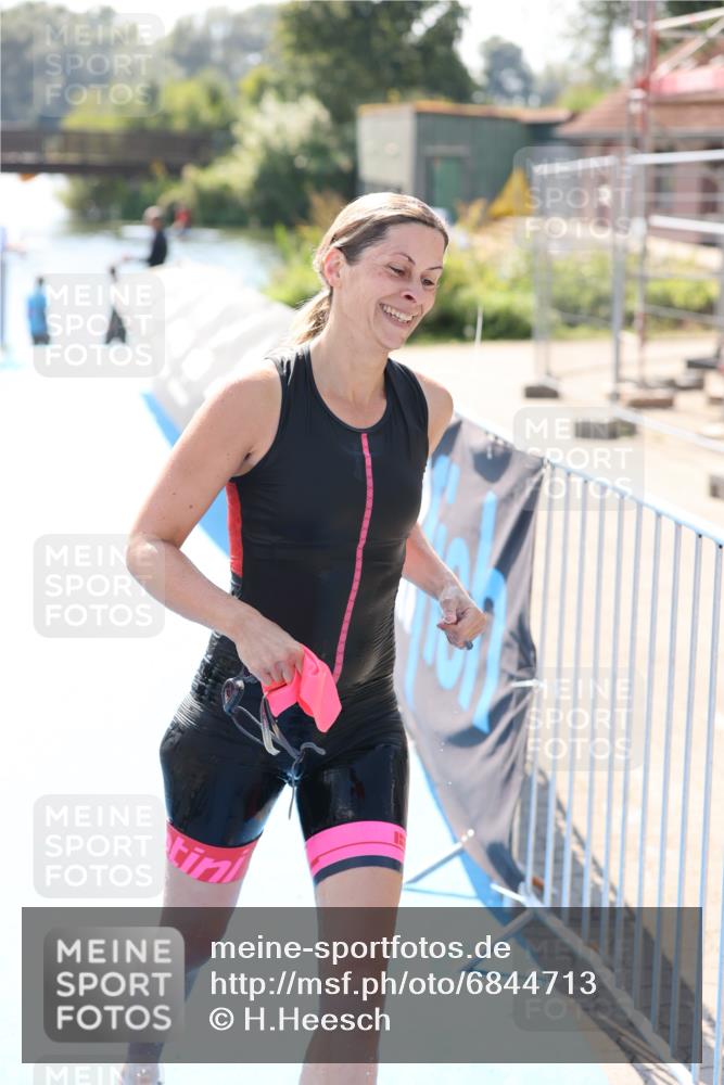 25.08.2024 - Elbe Triathlon Hamburg H.Heesch http://msf.ph/oto/6844713 25.08.2024 14:42:05 Schwimmen  meine-sportfotos.de