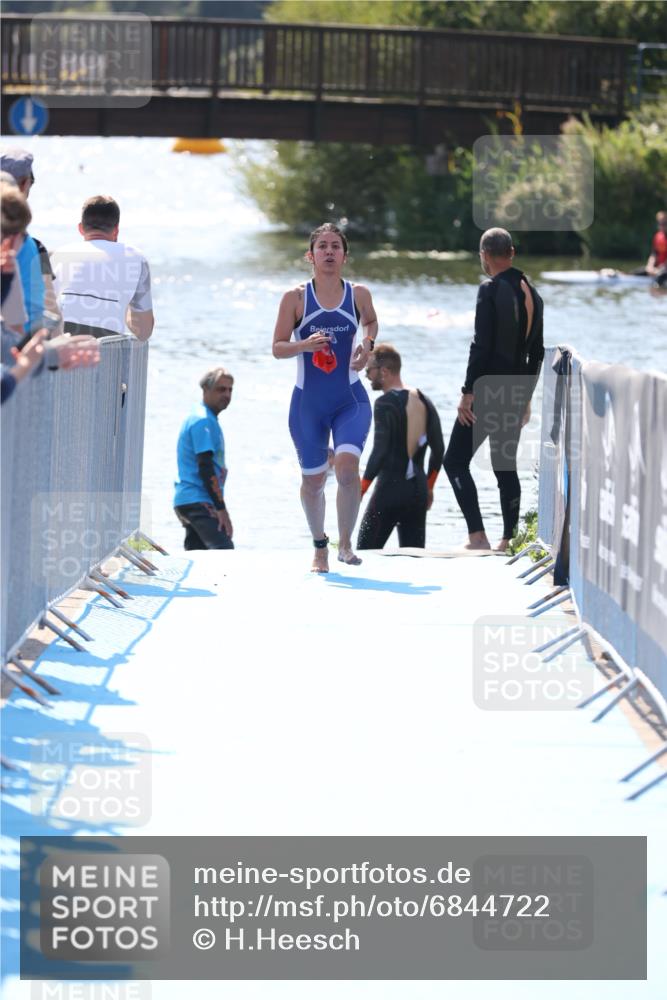 25.08.2024 - Elbe Triathlon Hamburg H.Heesch http://msf.ph/oto/6844722 25.08.2024 14:43:08 Schwimmen  meine-sportfotos.de