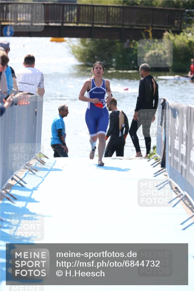 25.08.2024 - Elbe Triathlon Hamburg H.Heesch http://msf.ph/oto/6844732 25.08.2024 14:43:08 Schwimmen  meine-sportfotos.de