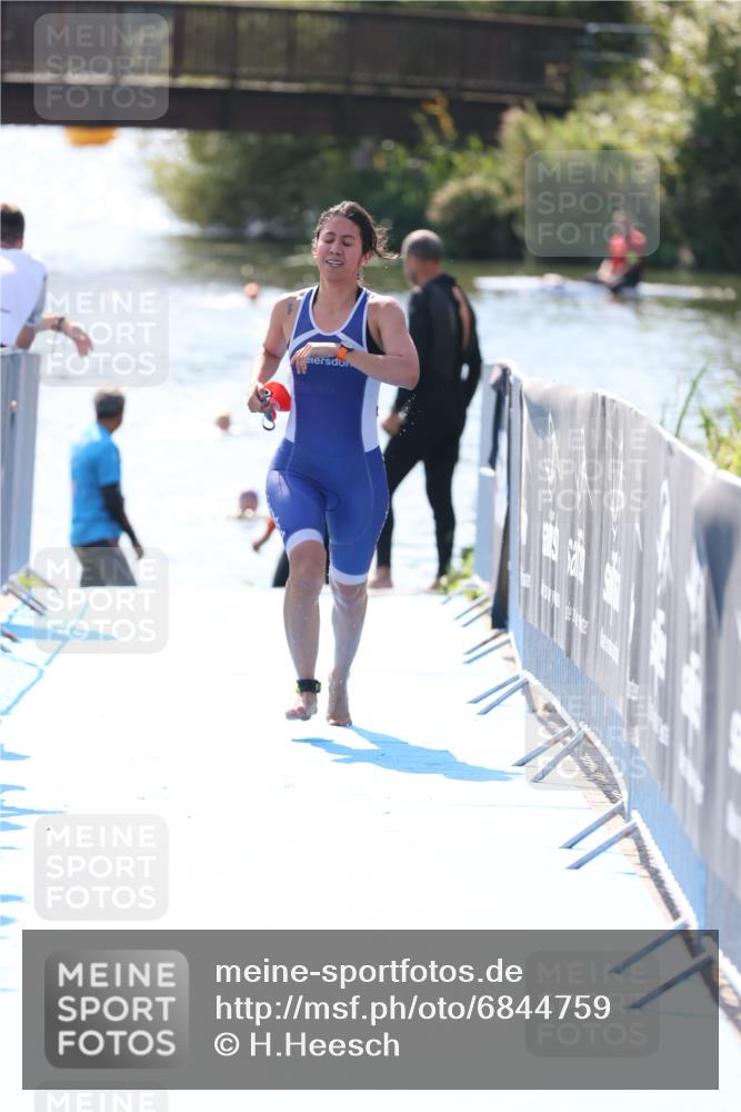 25.08.2024 - Elbe Triathlon Hamburg H.Heesch http://msf.ph/oto/6844759 25.08.2024 14:43:10 Schwimmen  meine-sportfotos.de