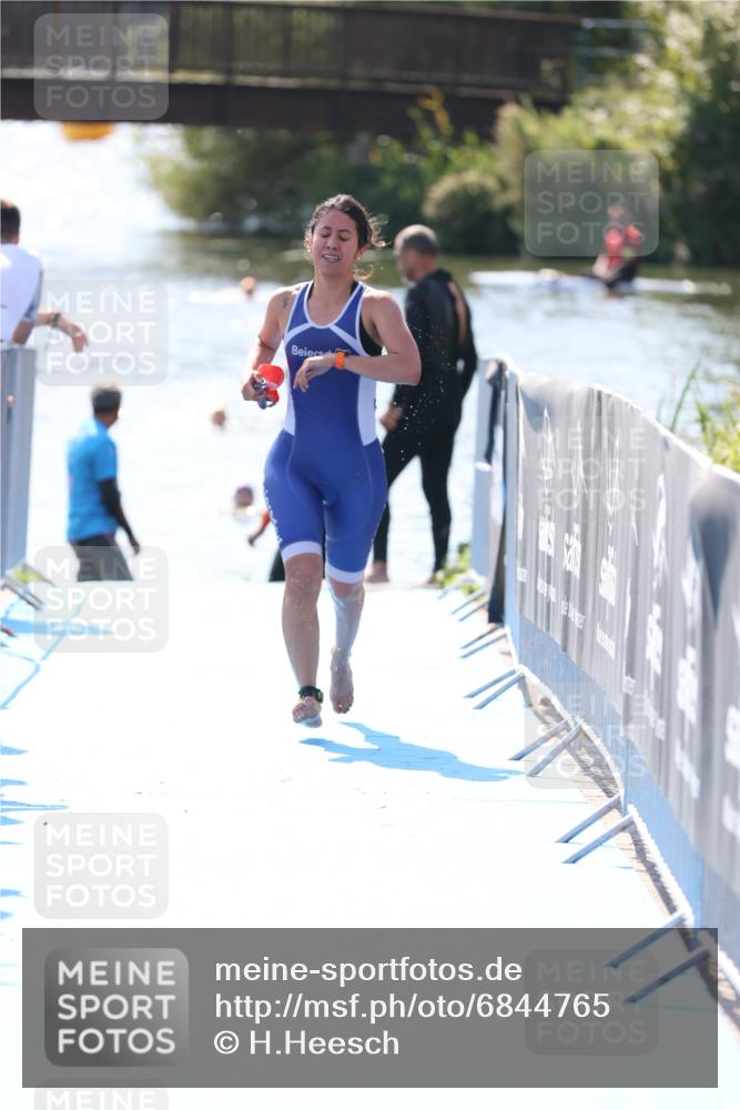 25.08.2024 - Elbe Triathlon Hamburg H.Heesch http://msf.ph/oto/6844765 25.08.2024 14:43:10 Schwimmen  meine-sportfotos.de