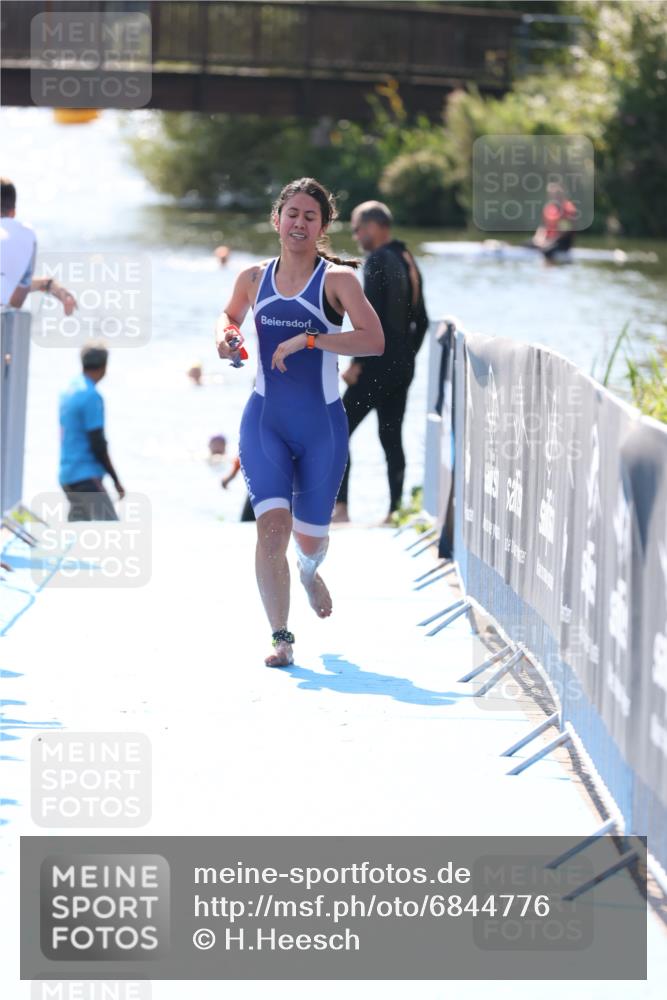 25.08.2024 - Elbe Triathlon Hamburg H.Heesch http://msf.ph/oto/6844776 25.08.2024 14:43:10 Schwimmen  meine-sportfotos.de