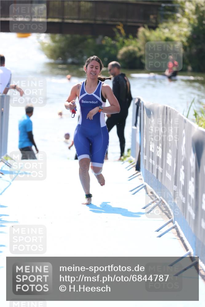 25.08.2024 - Elbe Triathlon Hamburg H.Heesch http://msf.ph/oto/6844787 25.08.2024 14:43:10 Schwimmen  meine-sportfotos.de