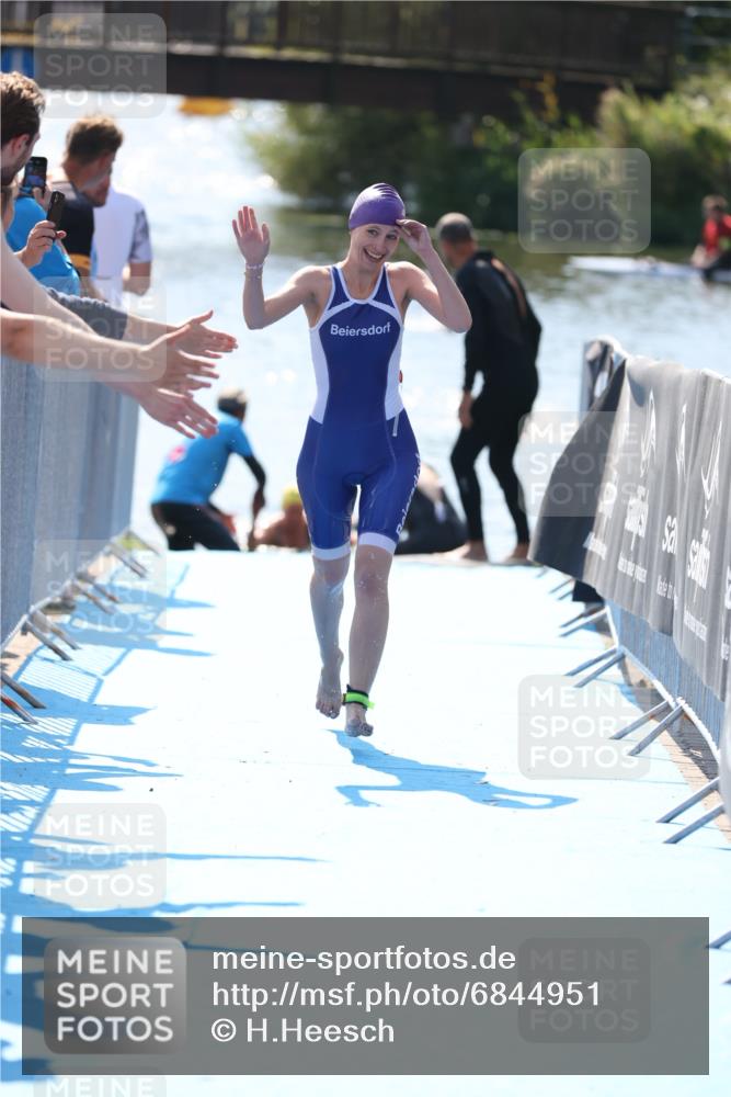 25.08.2024 - Elbe Triathlon Hamburg H.Heesch http://msf.ph/oto/6844951 25.08.2024 14:43:28 Schwimmen  meine-sportfotos.de