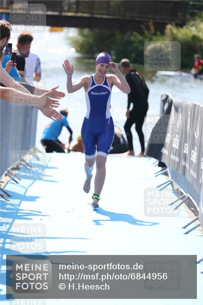 25.08.2024 - Elbe Triathlon Hamburg H.Heesch http://msf.ph/oto/6844956 25.08.2024 14:43:28 Schwimmen  meine-sportfotos.de