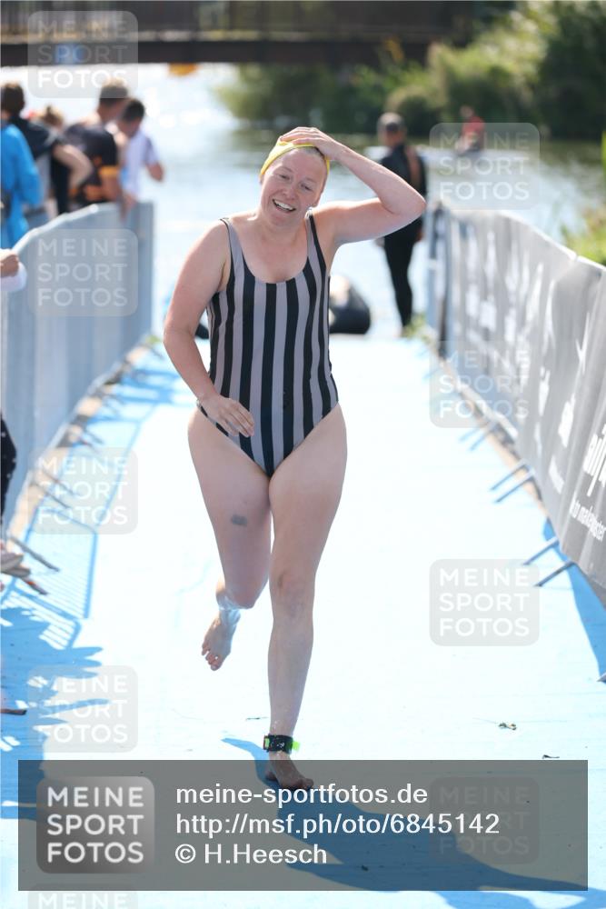 25.08.2024 - Elbe Triathlon Hamburg H.Heesch http://msf.ph/oto/6845142 25.08.2024 14:43:38 Schwimmen  meine-sportfotos.de