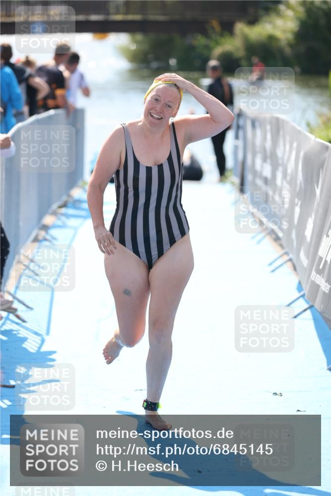 25.08.2024 - Elbe Triathlon Hamburg H.Heesch http://msf.ph/oto/6845145 25.08.2024 14:43:38 Schwimmen  meine-sportfotos.de