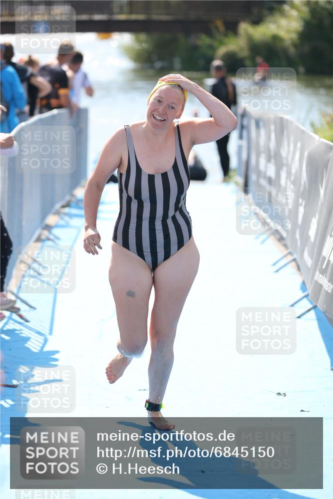 25.08.2024 - Elbe Triathlon Hamburg H.Heesch http://msf.ph/oto/6845150 25.08.2024 14:43:38 Schwimmen  meine-sportfotos.de