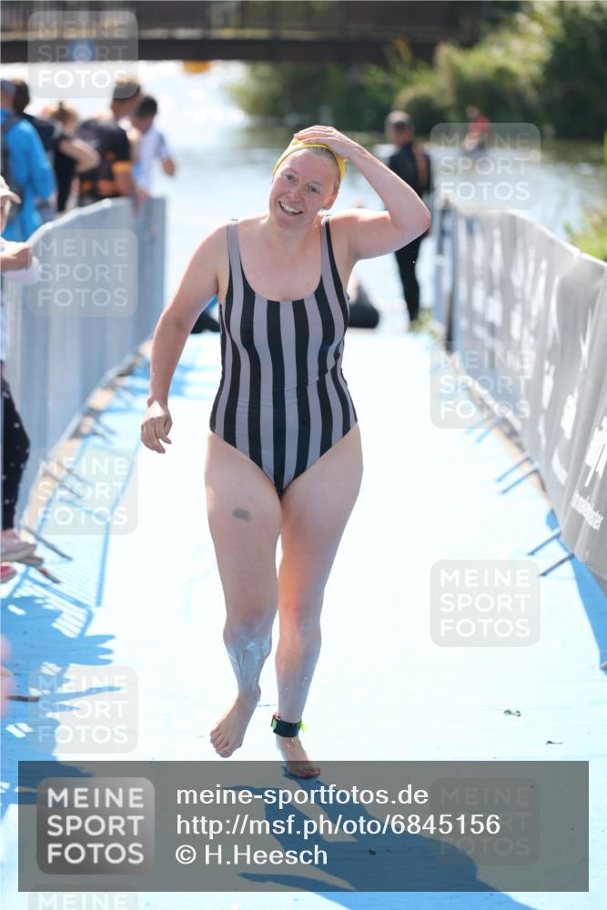 25.08.2024 - Elbe Triathlon Hamburg H.Heesch http://msf.ph/oto/6845156 25.08.2024 14:43:38 Schwimmen  meine-sportfotos.de