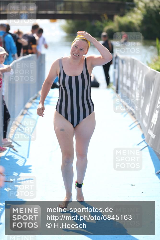 25.08.2024 - Elbe Triathlon Hamburg H.Heesch http://msf.ph/oto/6845163 25.08.2024 14:43:38 Schwimmen  meine-sportfotos.de