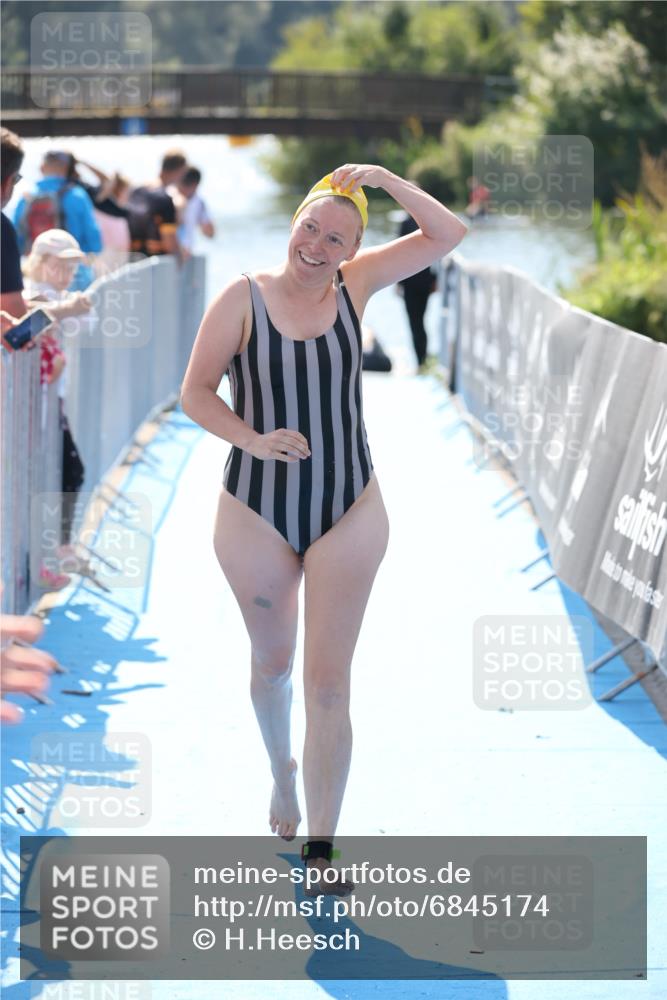 25.08.2024 - Elbe Triathlon Hamburg H.Heesch http://msf.ph/oto/6845174 25.08.2024 14:43:39 Schwimmen  meine-sportfotos.de