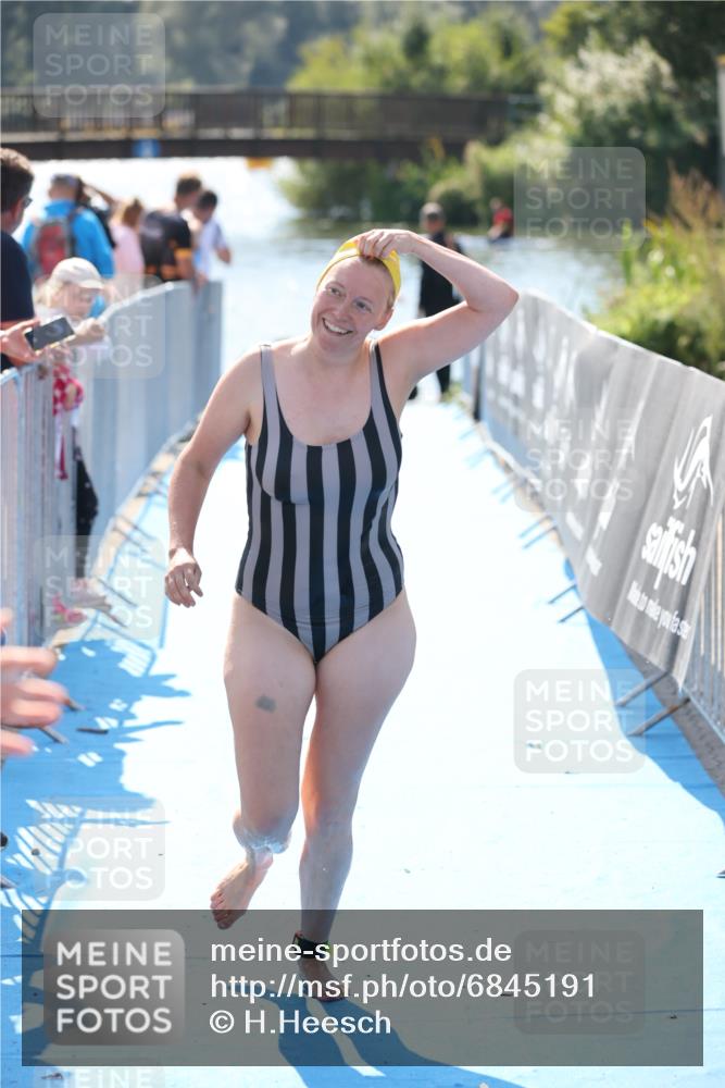 25.08.2024 - Elbe Triathlon Hamburg H.Heesch http://msf.ph/oto/6845191 25.08.2024 14:43:39 Schwimmen  meine-sportfotos.de