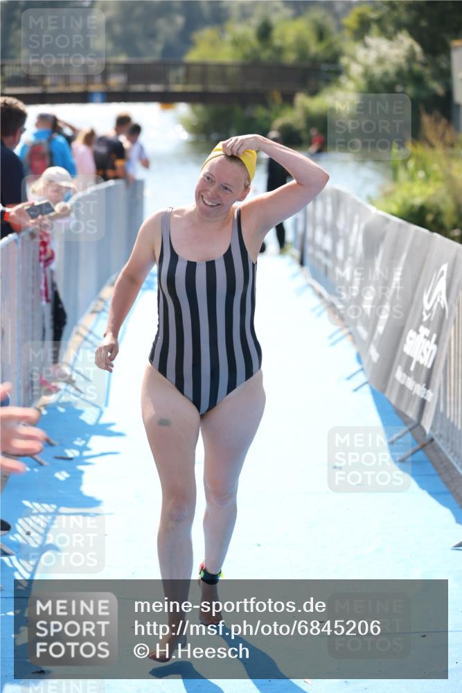 25.08.2024 - Elbe Triathlon Hamburg H.Heesch http://msf.ph/oto/6845206 25.08.2024 14:43:39 Schwimmen  meine-sportfotos.de