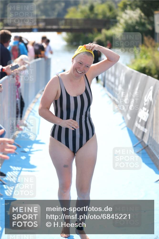 25.08.2024 - Elbe Triathlon Hamburg H.Heesch http://msf.ph/oto/6845221 25.08.2024 14:43:39 Schwimmen  meine-sportfotos.de
