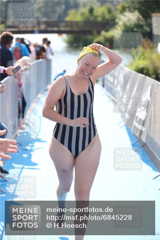 25.08.2024 - Elbe Triathlon Hamburg H.Heesch http://msf.ph/oto/6845228 25.08.2024 14:43:39 Schwimmen  meine-sportfotos.de