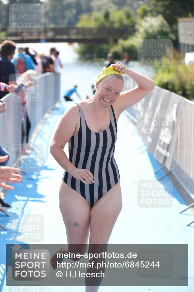 25.08.2024 - Elbe Triathlon Hamburg H.Heesch http://msf.ph/oto/6845244 25.08.2024 14:43:40 Schwimmen  meine-sportfotos.de