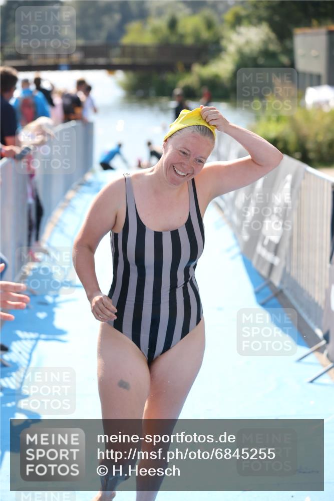 25.08.2024 - Elbe Triathlon Hamburg H.Heesch http://msf.ph/oto/6845255 25.08.2024 14:43:40 Schwimmen  meine-sportfotos.de