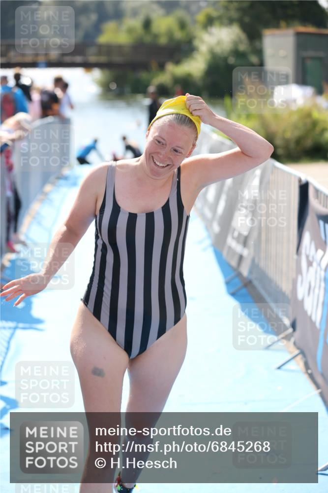 25.08.2024 - Elbe Triathlon Hamburg H.Heesch http://msf.ph/oto/6845268 25.08.2024 14:43:40 Schwimmen  meine-sportfotos.de