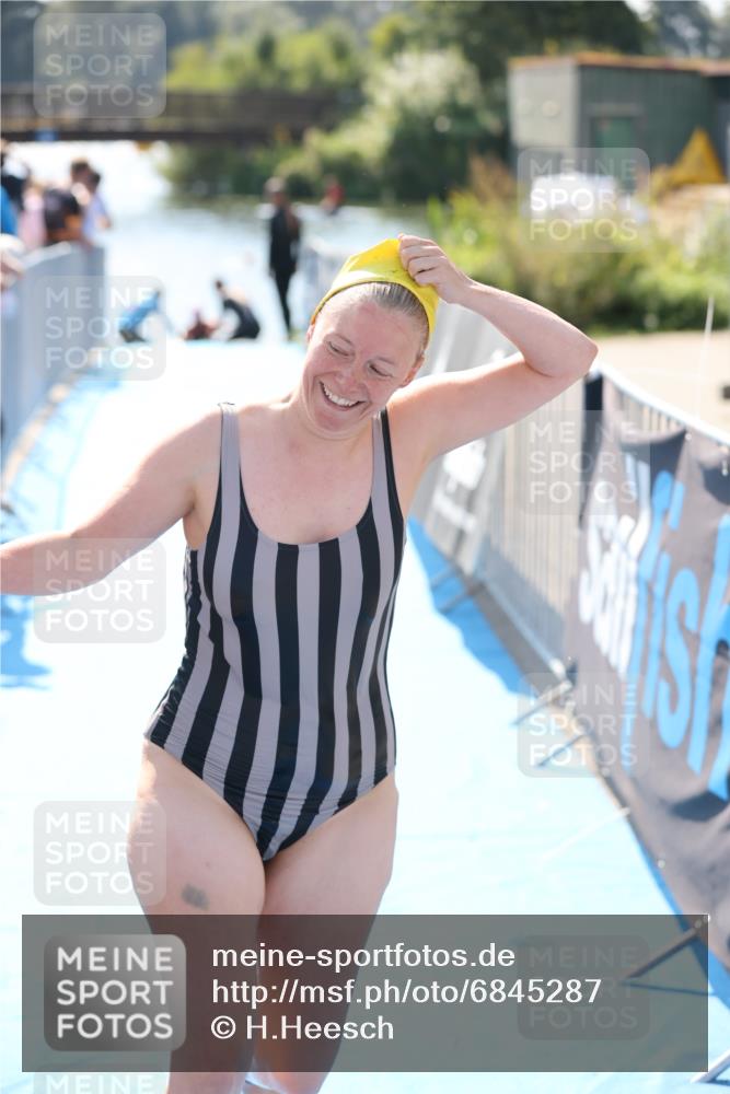 25.08.2024 - Elbe Triathlon Hamburg H.Heesch http://msf.ph/oto/6845287 25.08.2024 14:43:40 Schwimmen  meine-sportfotos.de