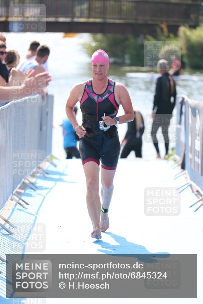 25.08.2024 - Elbe Triathlon Hamburg H.Heesch http://msf.ph/oto/6845324 25.08.2024 14:43:49 Schwimmen  meine-sportfotos.de