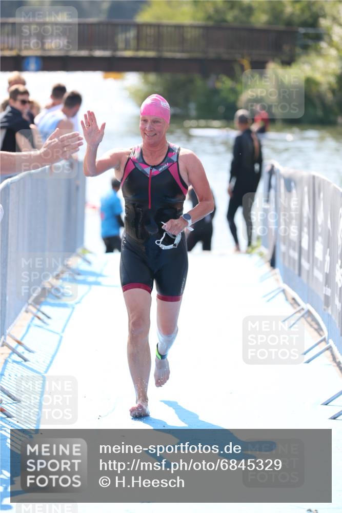 25.08.2024 - Elbe Triathlon Hamburg H.Heesch http://msf.ph/oto/6845329 25.08.2024 14:43:50 Schwimmen  meine-sportfotos.de