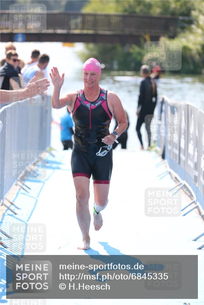 25.08.2024 - Elbe Triathlon Hamburg H.Heesch http://msf.ph/oto/6845335 25.08.2024 14:43:50 Schwimmen  meine-sportfotos.de