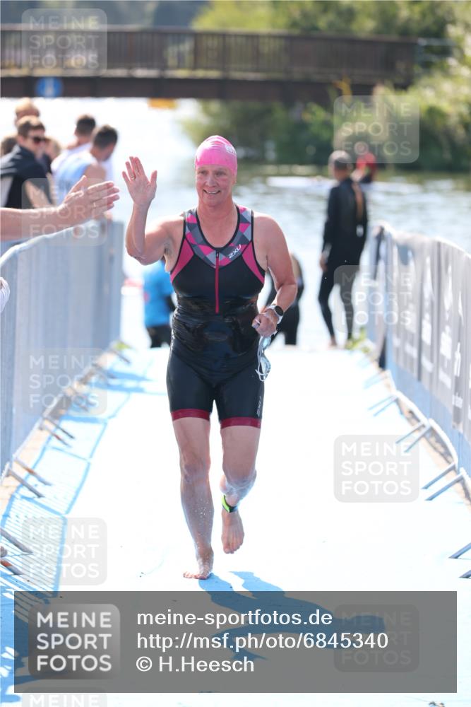 25.08.2024 - Elbe Triathlon Hamburg H.Heesch http://msf.ph/oto/6845340 25.08.2024 14:43:50 Schwimmen  meine-sportfotos.de